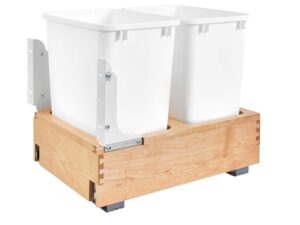 Zafacón doble que sale con la puerta 2x35 Qt cierre lento montaje bajo en canasto de maple marca Rev-A-Shelf - 4WCBM-18DM2-16