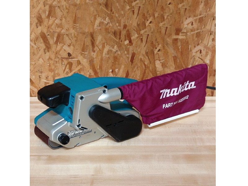 Lijadora de Banda de 3 in x 21 in Makita - 9903