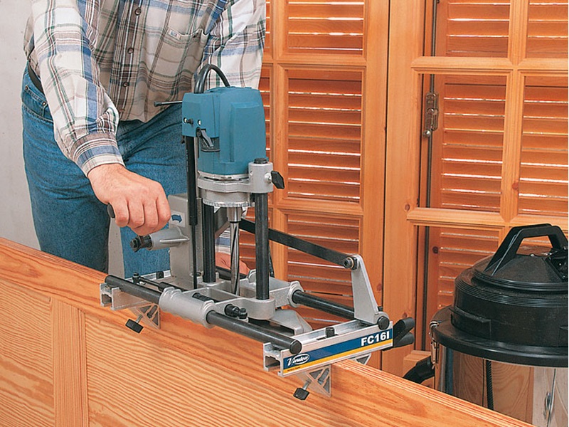 Máquina para hacer rotos para cerraduras de cajuelas Virutex - FC116U