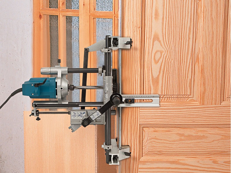 Máquina para hacer rotos para cerraduras de cajuelas Virutex - FC116U