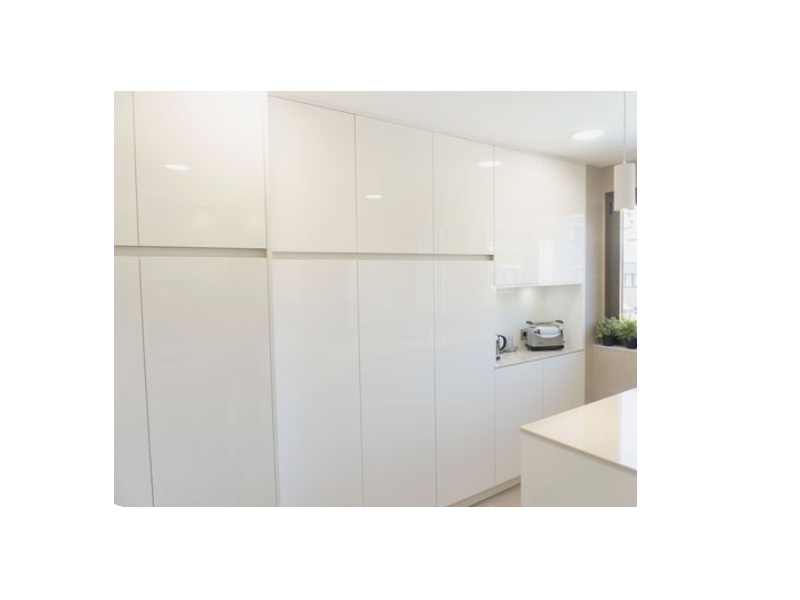 Laminado Greenlam para tope 111-31 - Designer White - Brillo - 30x12 - Postformable - con film protector
