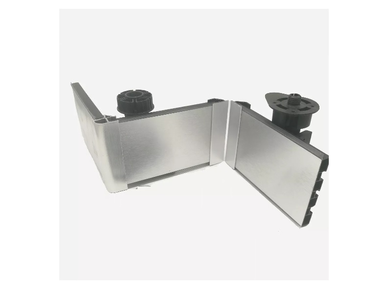 Esquinero para zócalo color stainless steel 10 ft